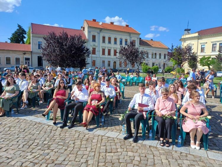 Három végzős osztály volt