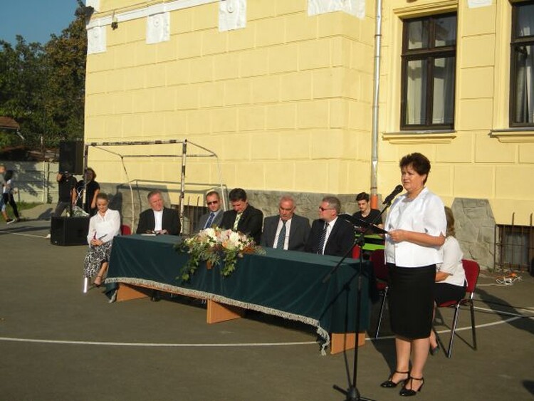 <em>Hír szerkesztése</em> Milyen változásokat hozott az új tanév a Csiky-ben? [AUDIÓ]