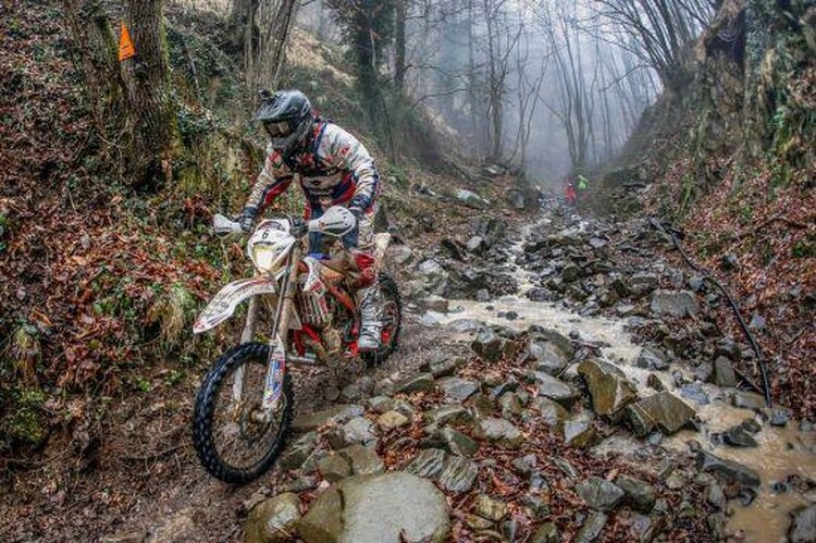 <em>Hír szerkesztése</em> Román és magyar bajnoki futam a borossebesi Enduro-bajnokság