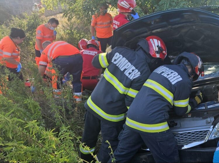 Személyi és műszaki mentők a helyszínen | Fotó: ISU Arad