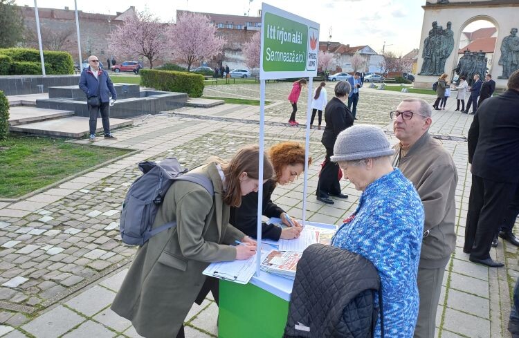 A helyhatósági választások után az elnöki és parlamenti választáshoz is aláírásokat gyűjtenek | Fotó: Pataky Lehel Zsolt