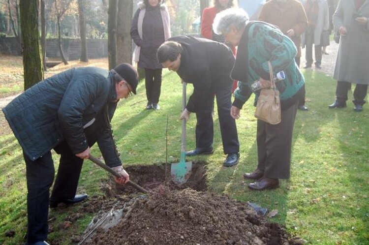 <em>Hír szerkesztése</em> Klebelsberg-évforduló: pécskai földet vittek Pesthidegkútra