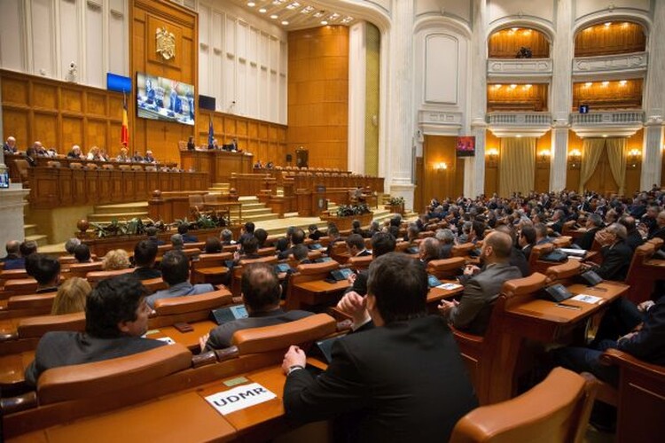 <em>Hír szerkesztése</em> Összeült az új parlament mindkét háza