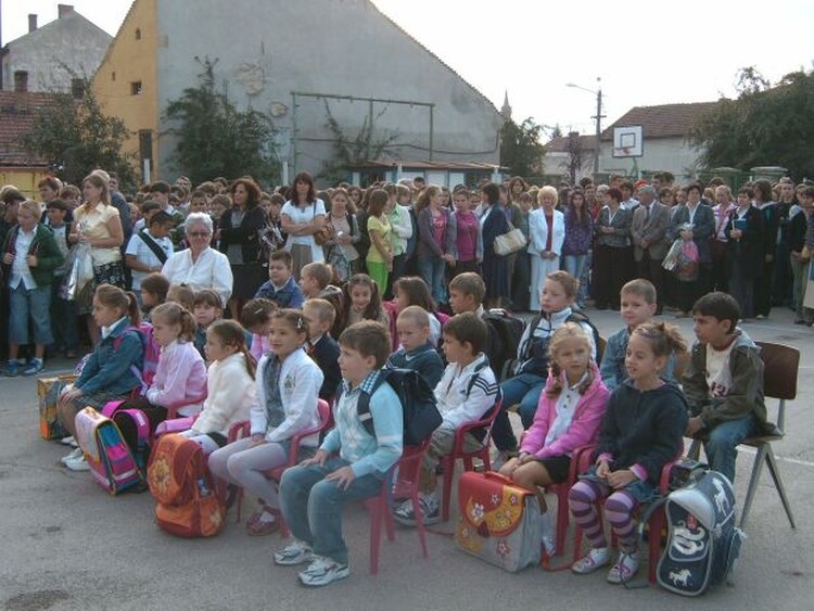 <em>Hír szerkesztése</em> Az előírt létszám alatti osztályok is lehetnek a kisebbségi oktatásban