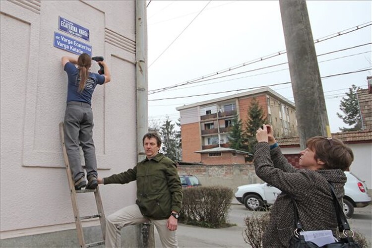 <em>Hír szerkesztése</em> Active Watch: Iohannis valljon színt kisebbségi ügyekben!