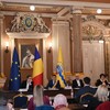 Călin Bibarț polgármester (középen) szerint elfogadható mértékű az emelés | A polgármesteri hivatal által közreadott fotó