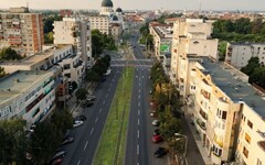 Zöldövezet a villamossín mentén a Hegyalja-térre vezető sugárúton | Fotó: Aradi Polgármesteri Hivatal 