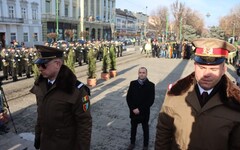 Péró Tamás alelnök koszorúz | Fotó: Arad Megyei Tanács