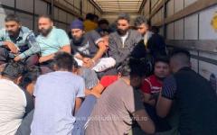 „Illegális kivándorlók” – a munkavállalók embercsempészek segítségével próbálnak Nyugatra jutni, de gyakran fennakadnak a határon | Fotó: politiadefrontiera.ro